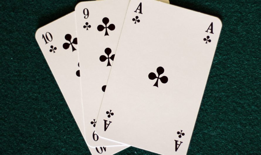 Comment jouer 10-9 assortis au poker?